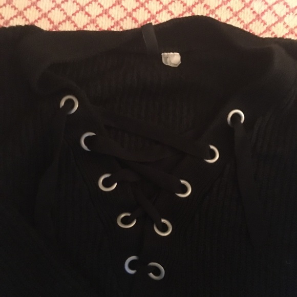 H&M lace-up sweater - Picture 2 of 2